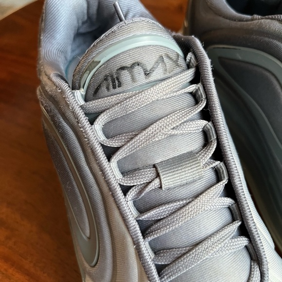 Nike Gray Air Max 720 Women’s Sneakers Shoes - Picture 3 of 12